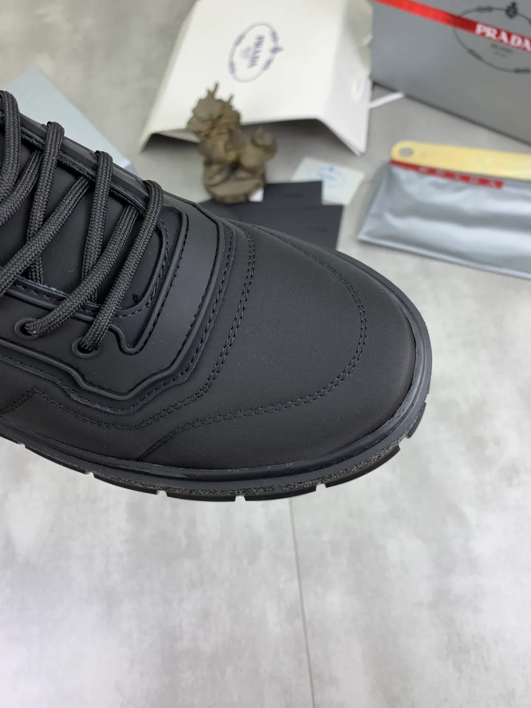 Men's men's shoes 💰P580💰 [New style] popular models are on the official website, 🆘 Trendy brand (Prada) mainly promotes popular models, avant-garde and versatile fashionable men's shoes private version mold opening, cowhide surface splicing 1:1.. Fashionable and simple, original imported cowhide lining cowhide feet; the atmosphere and personality are more fashionable, eye-catching and pursuing class. It will subvert the old idea and be a must-have for fashionistas with you! Must keep it for yourself! Tall and comfortable, large and low, high-end quality workmanship. Number of yards: 38-45 4️⃣optional.